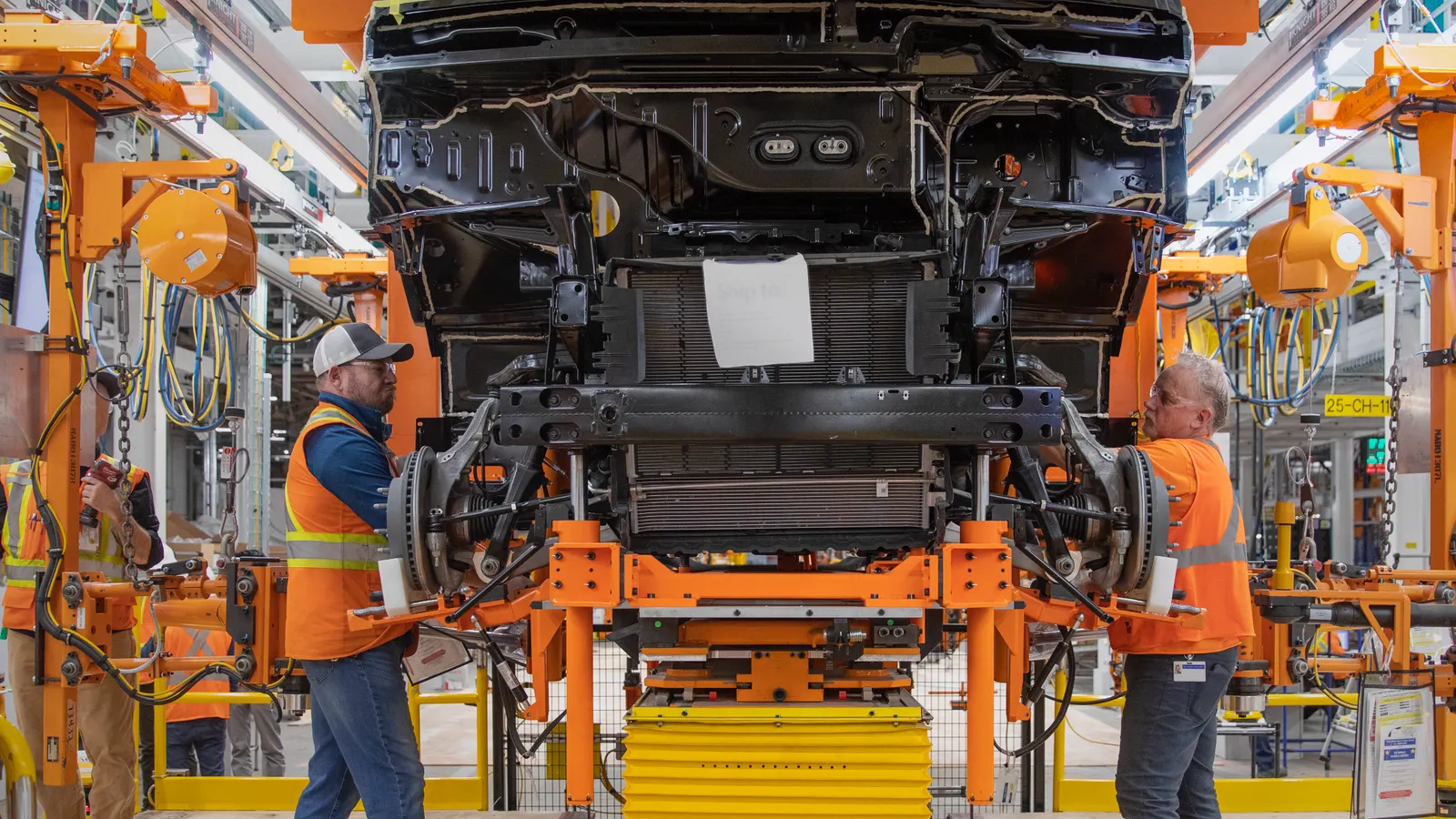 Canada’s auto industry at a crossroads in 2026 | GetRentacar Blog
