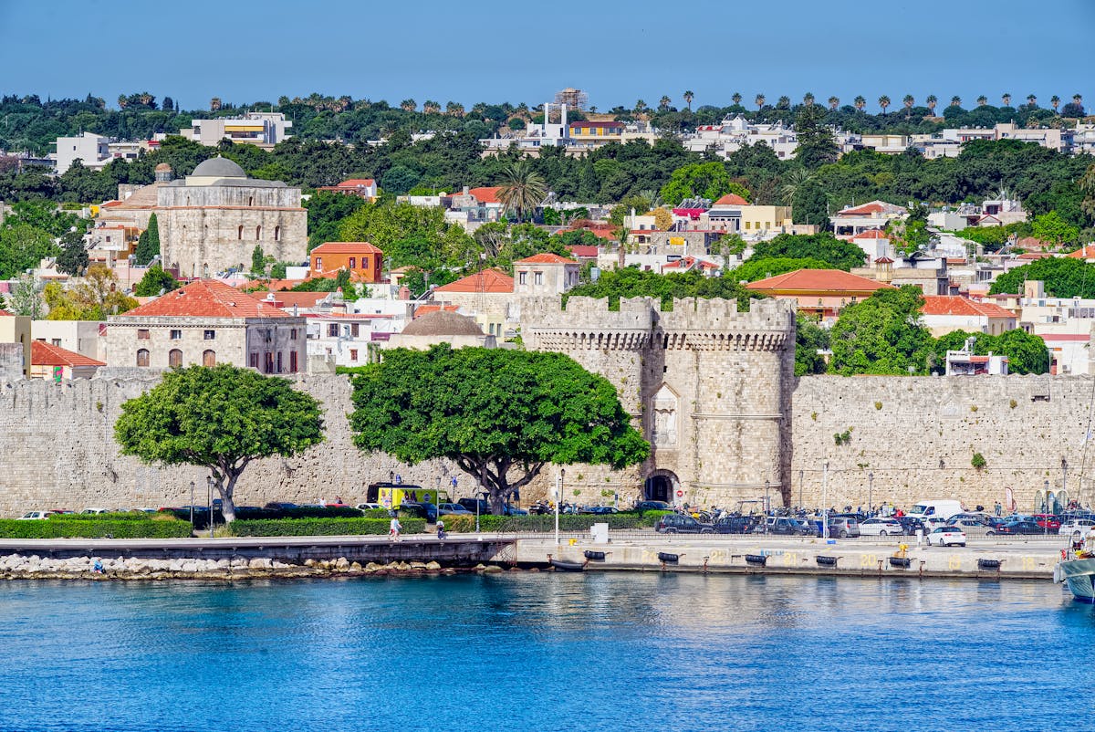 Rhodes to Amsterdam Drive: Route Guide and Stops
